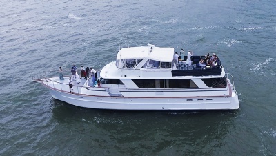 NY Yacht 79 port bow